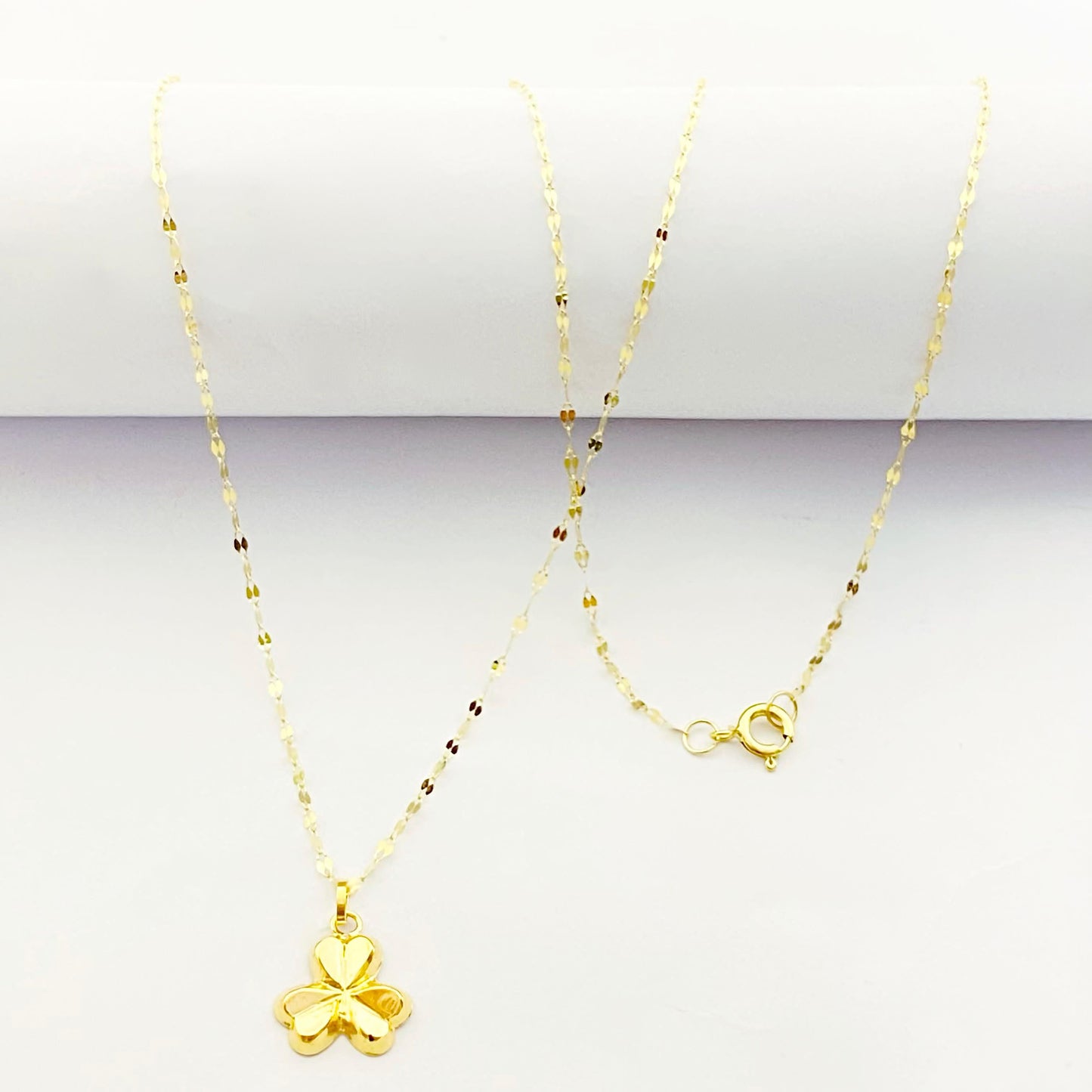 18k Gold 3 Petal Necklace