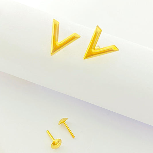 18k Gold V Earrings