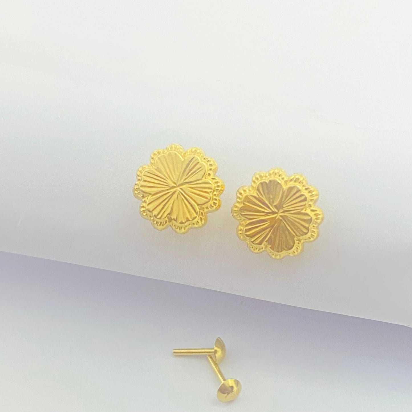 18k Gold CoCo Flower Earrings
