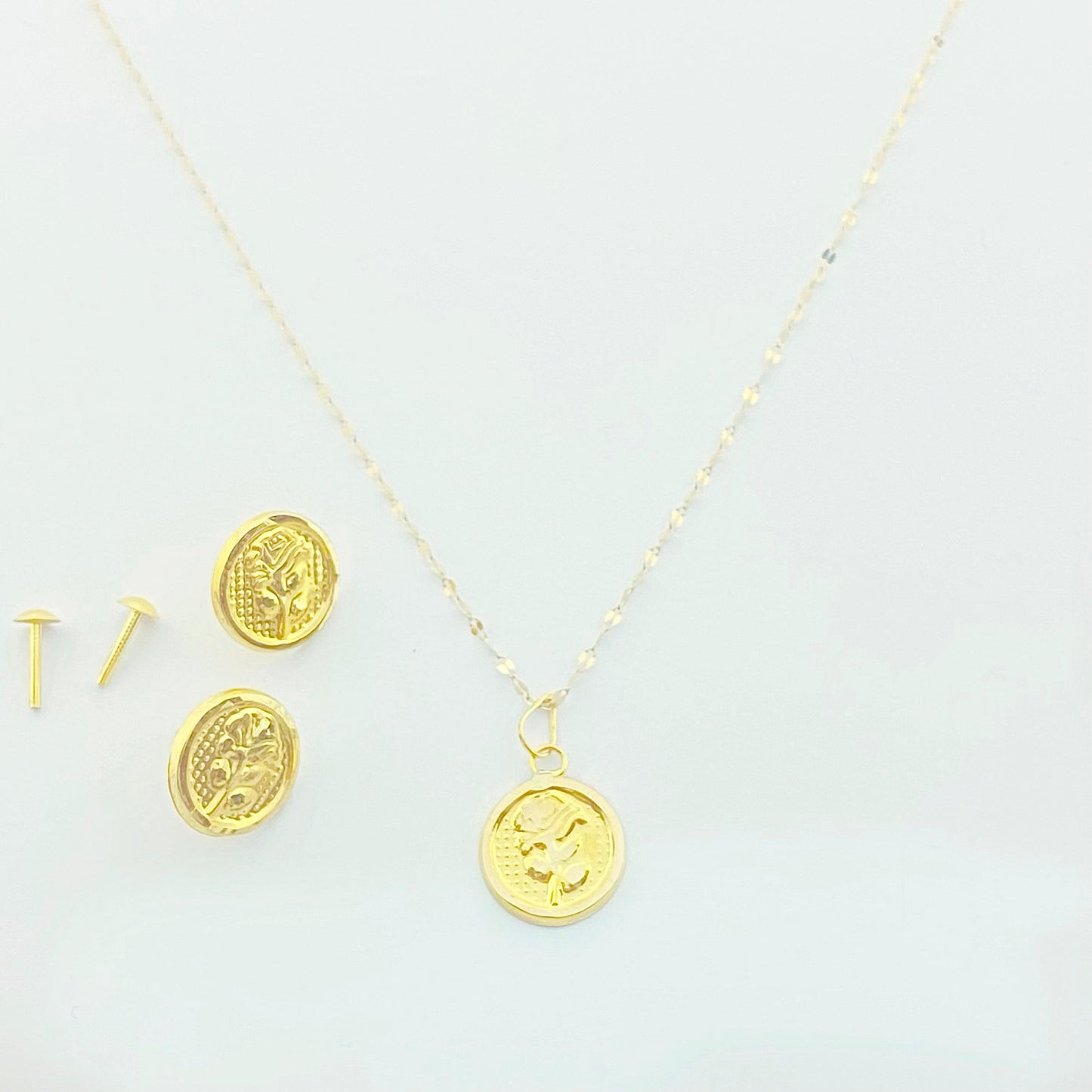 18k Gold Rose Flower Necklace