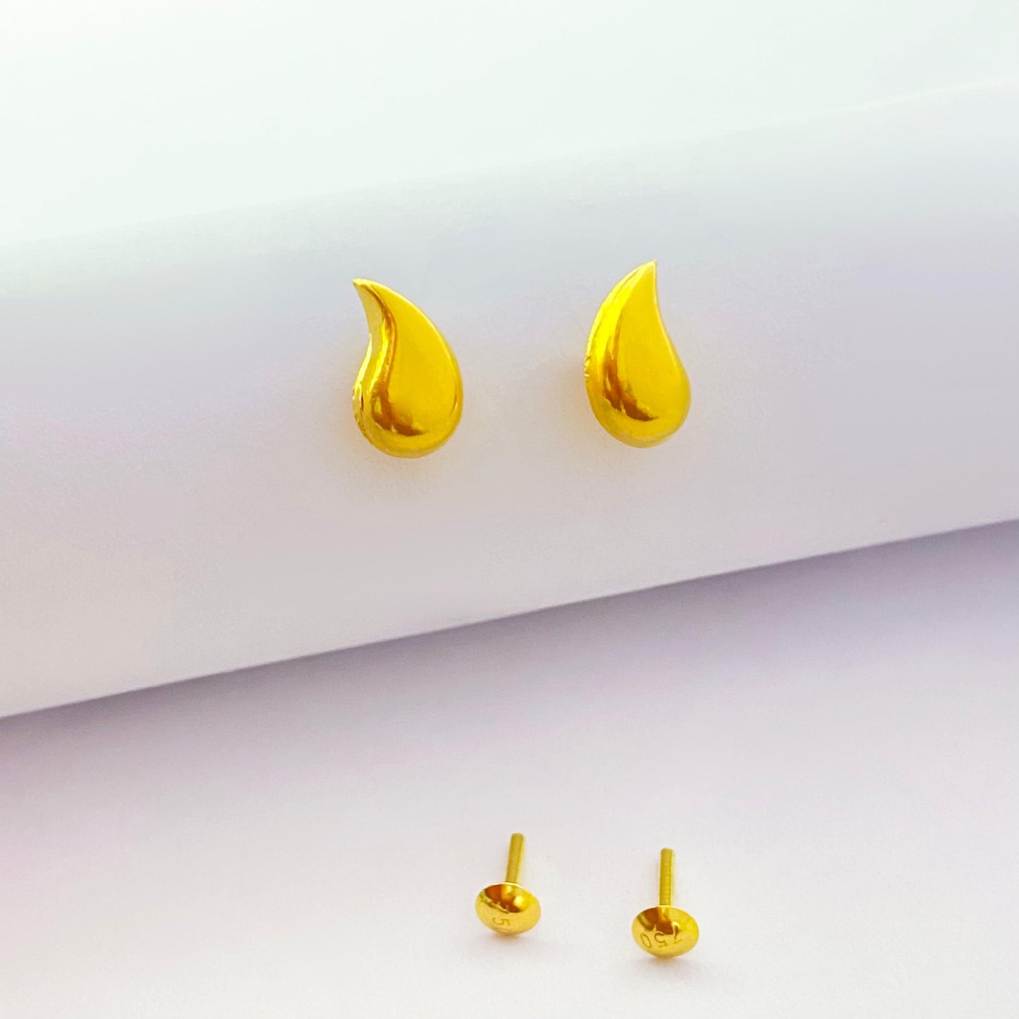 18k Gold Tear Drop Earrings