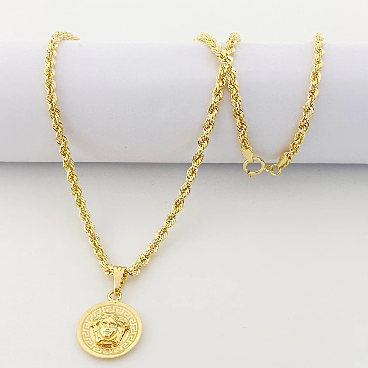 18k Gold Alluring Necklace
