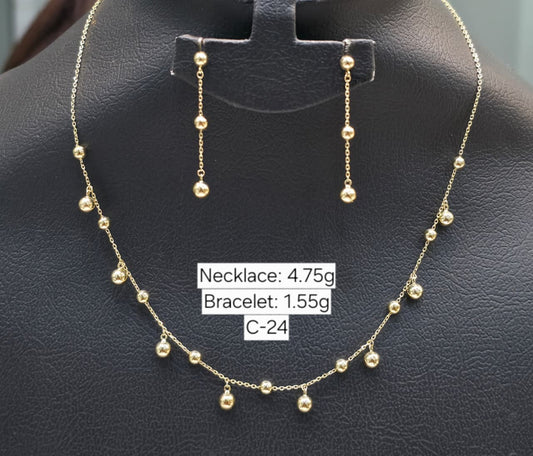 Gold necklace and earrings on a black stand with weight labels.