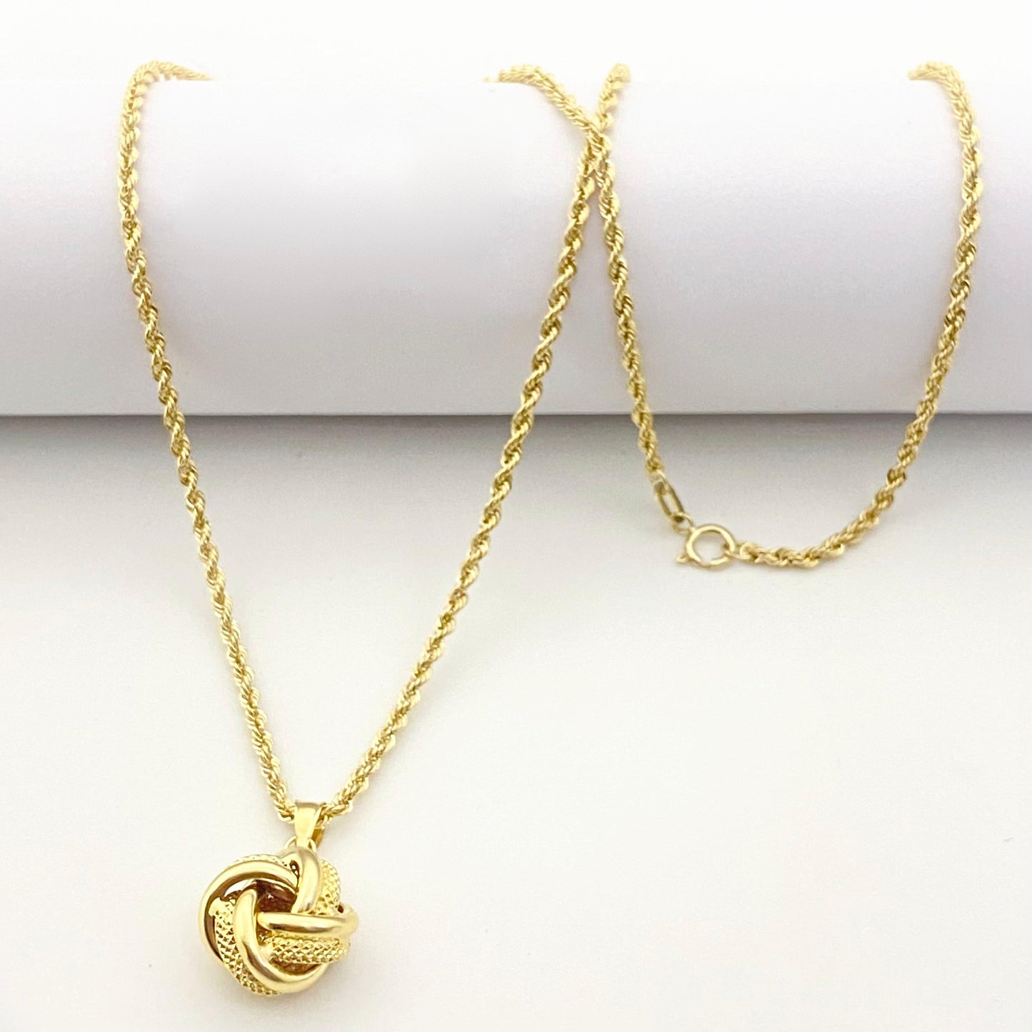 18k Gold Glistening Necklace