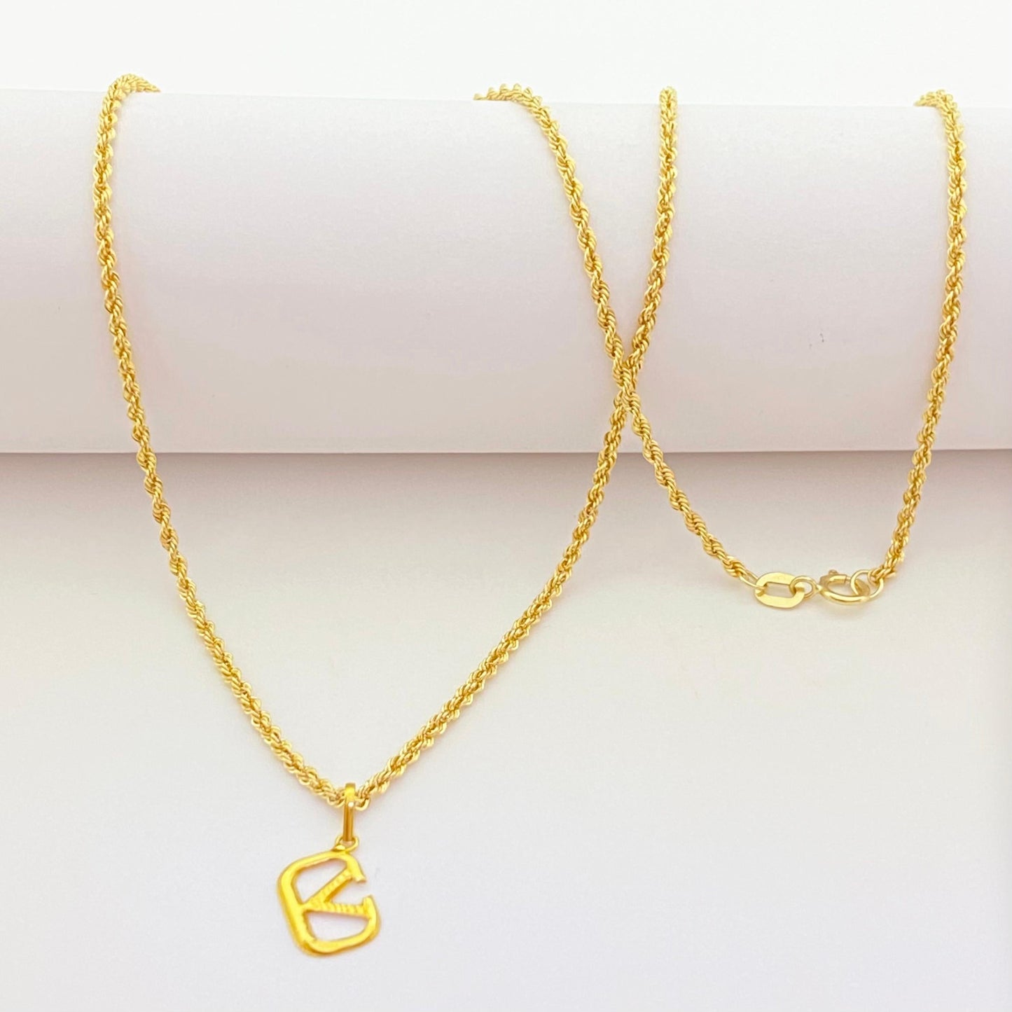 18k Gold V Stylish Necklace
