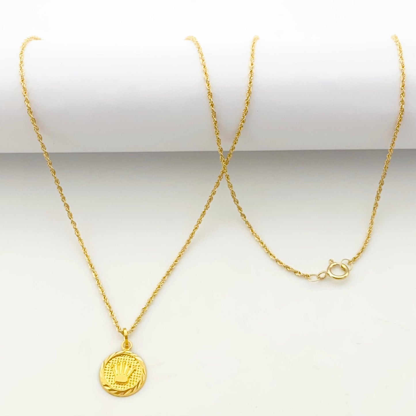 18k Gold Circle Crown Necklace