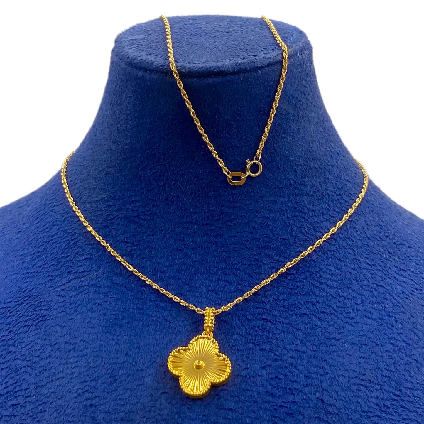 18k Gold Hallow Clover Necklace