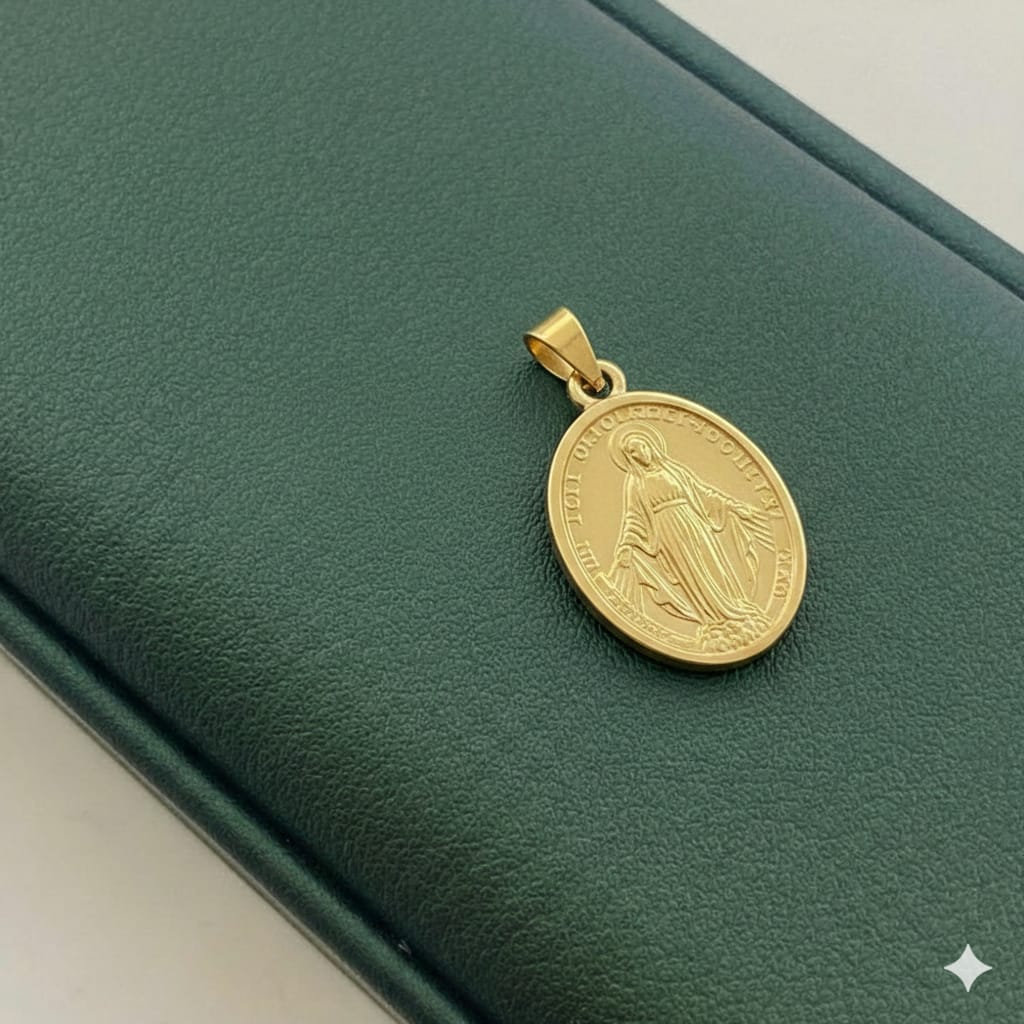 18k Gold Mary Oval Pendant