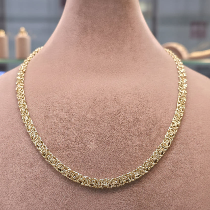 Gold chain necklace on a mannequin with measurements displayed