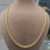Gold chain on a mannequin with weight and length information displayed.