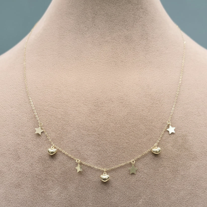 Necklace with star pendants on a mannequin neck, labeled with weight and code.